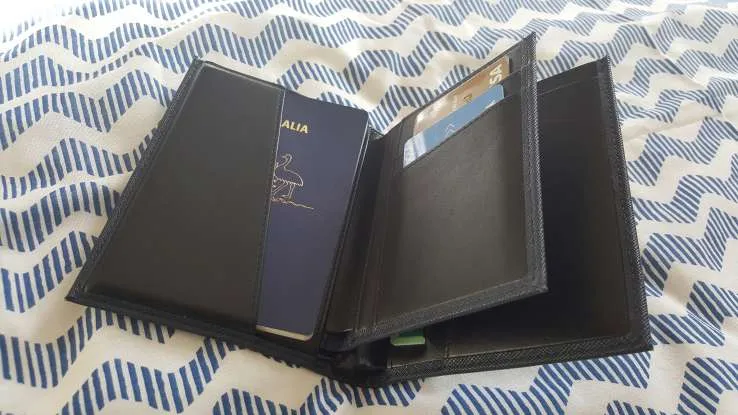 KYZA travel wallet